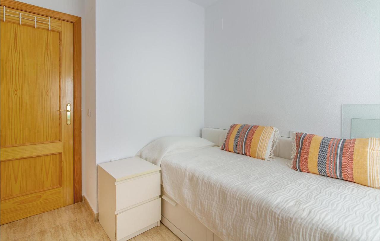 4 Bedroom Cozy Home In Pilar De La Horadada Bagian luar foto