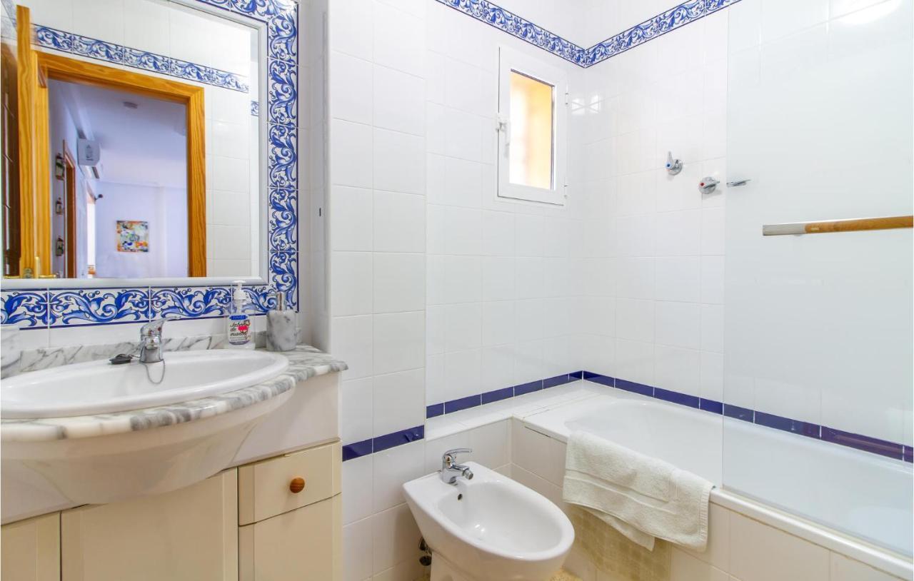 4 Bedroom Cozy Home In Pilar De La Horadada Bagian luar foto