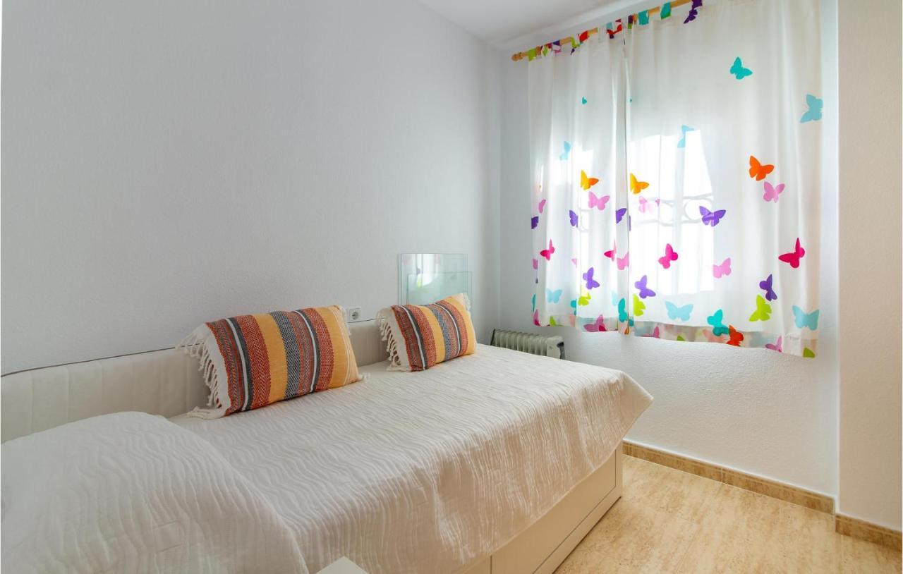4 Bedroom Cozy Home In Pilar De La Horadada Bagian luar foto